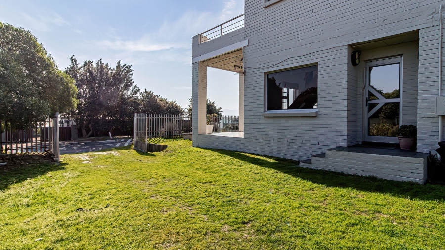 4 Bedroom Property for Sale in De Kelders Western Cape